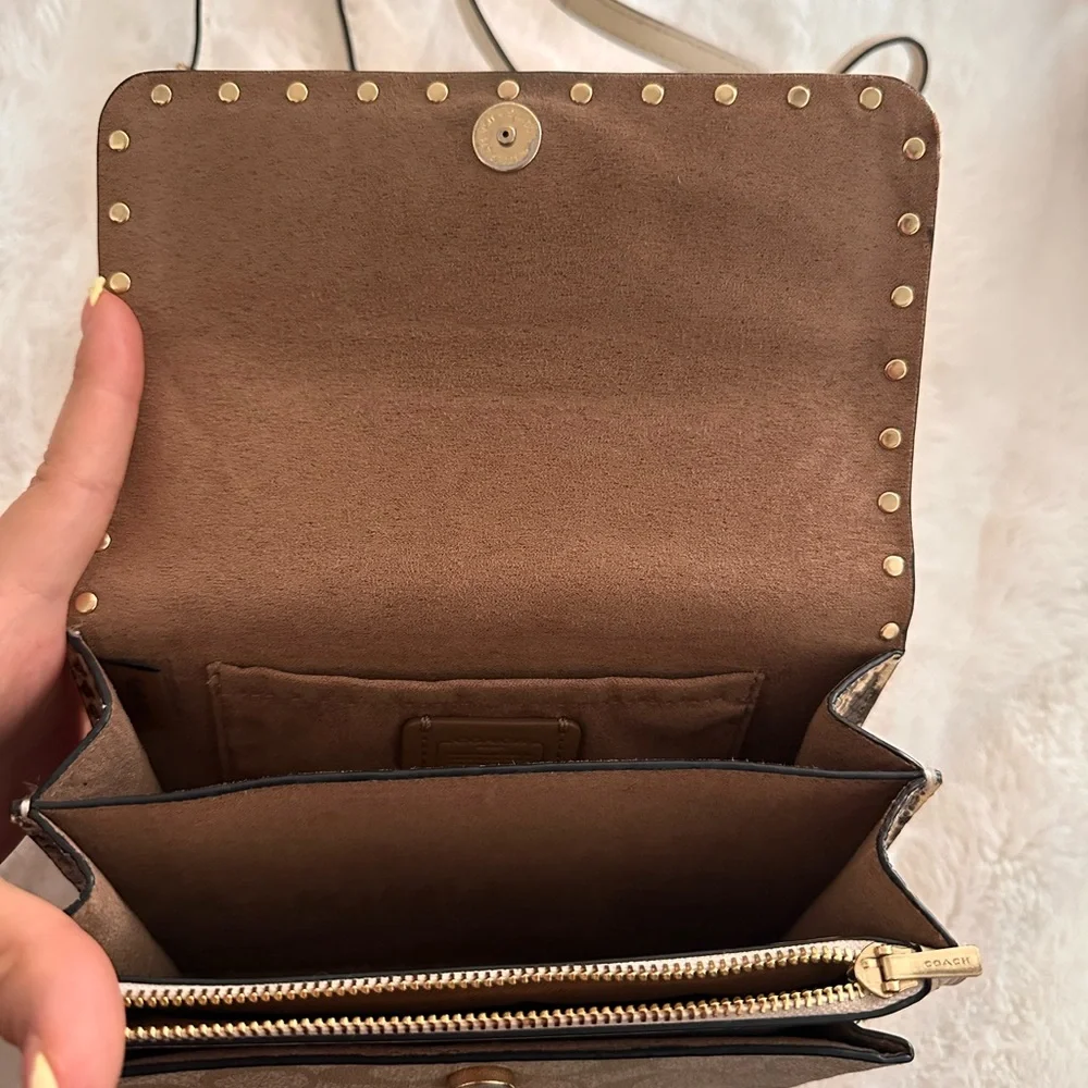 Coach Cream and Tan Crossbody Bag - Picture 4 of 5